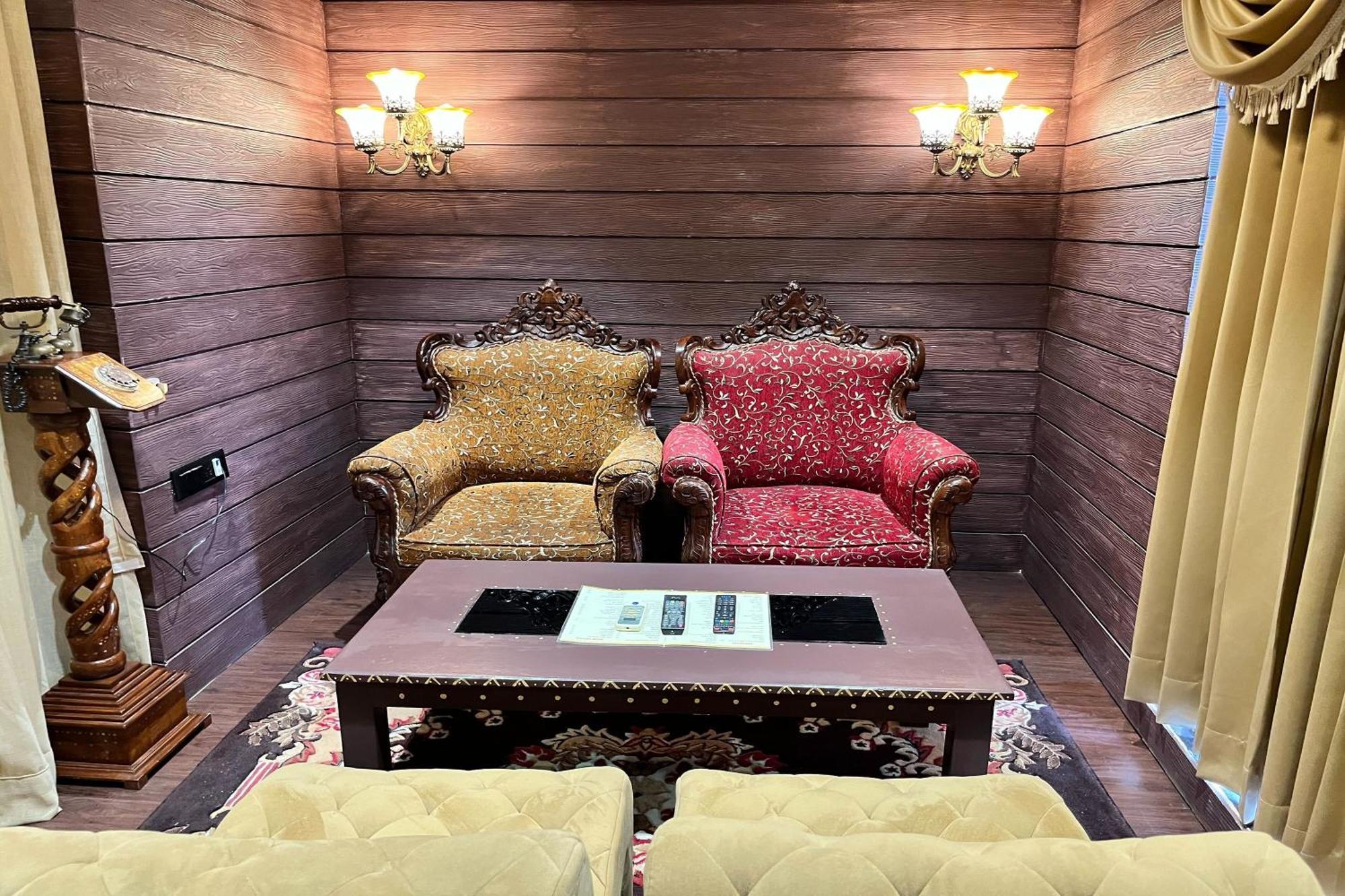 Hotel Shailly Inn Ахмедабад Экстерьер фото